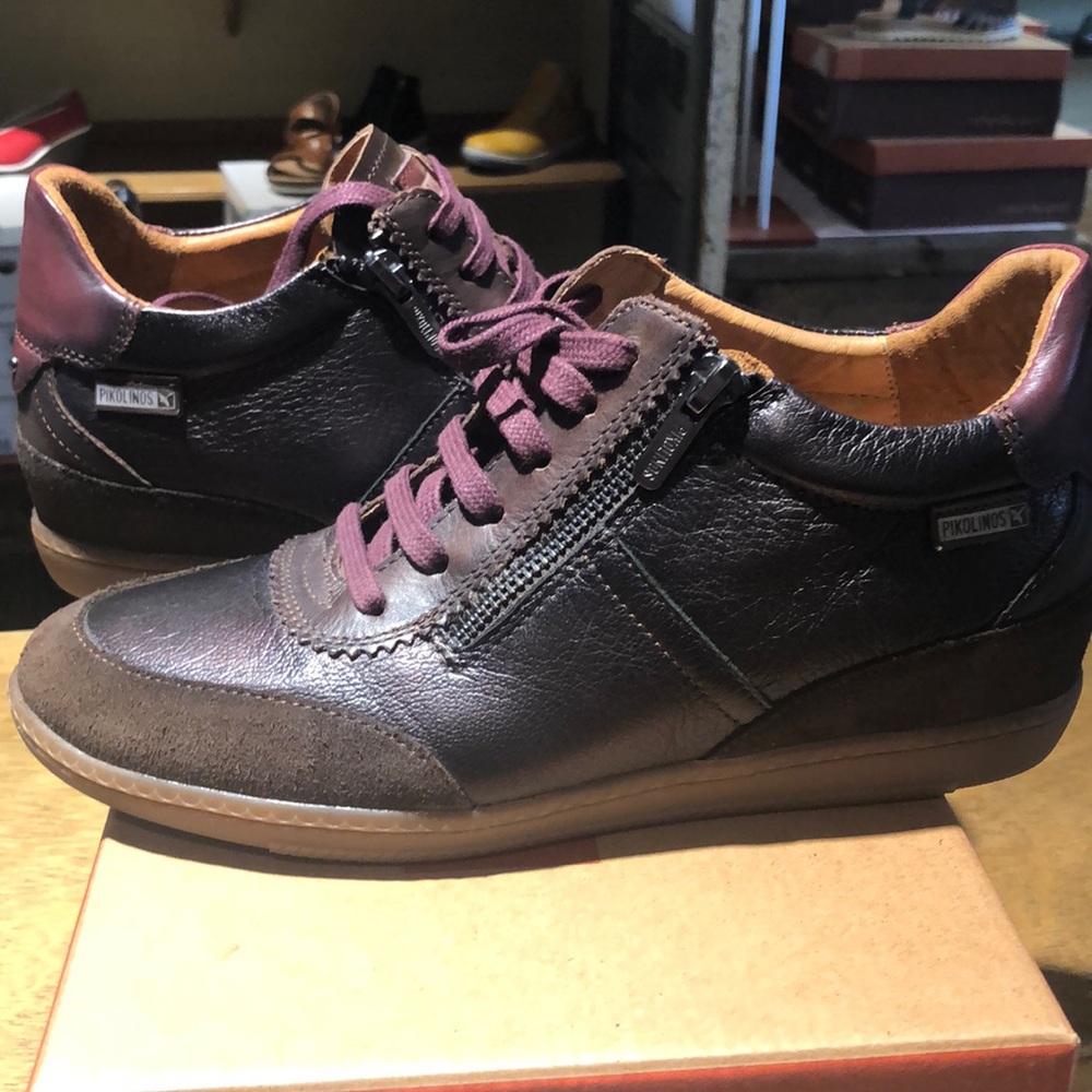 Pikolinos mini-wedge tennis shoes